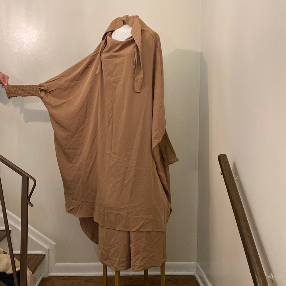 NWOT Muslim/Muslimah Islamic Jilbab free size/one size fits all, two-piece set